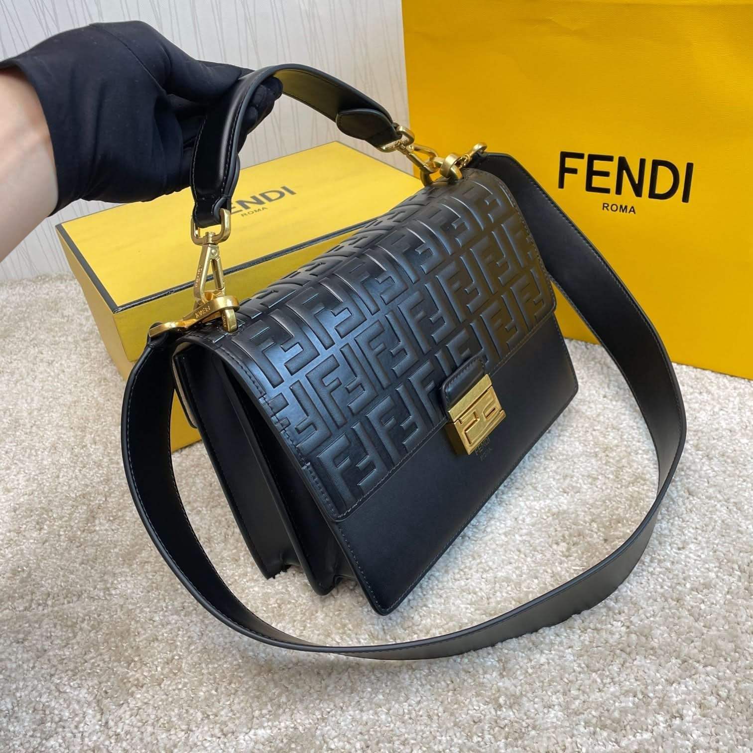 Fendi Tasche Kan U Shoulder Bag - Griserik