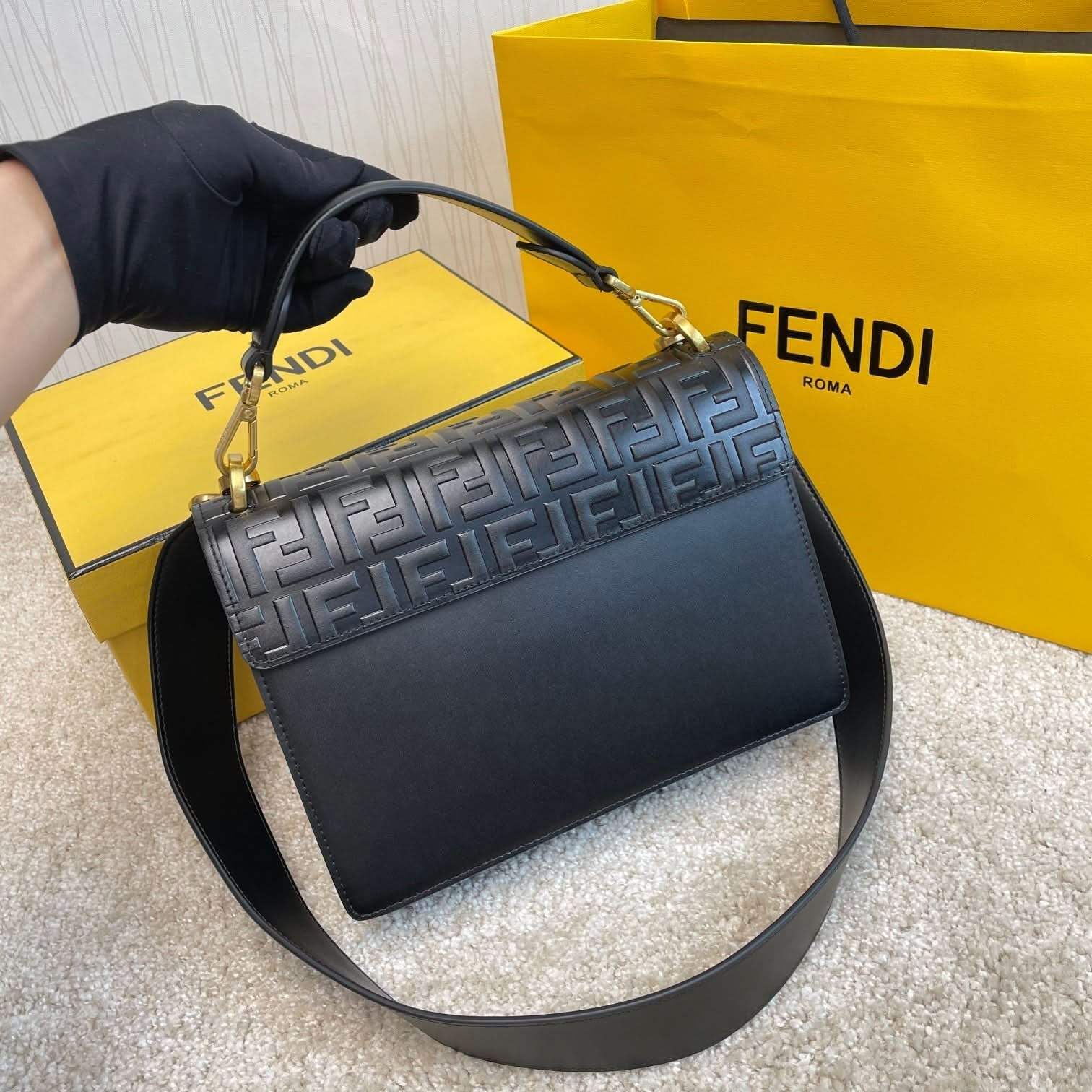 Fendi Tasche Kan U Shoulder Bag - Griserik