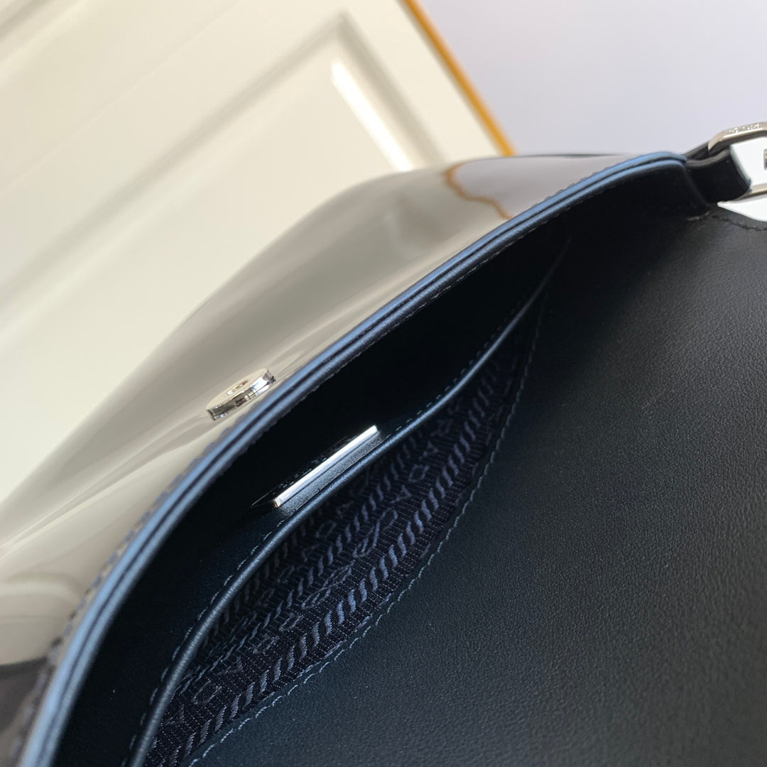 Prada Milano Flap Bag Brushed Leather 23cm - Griserik