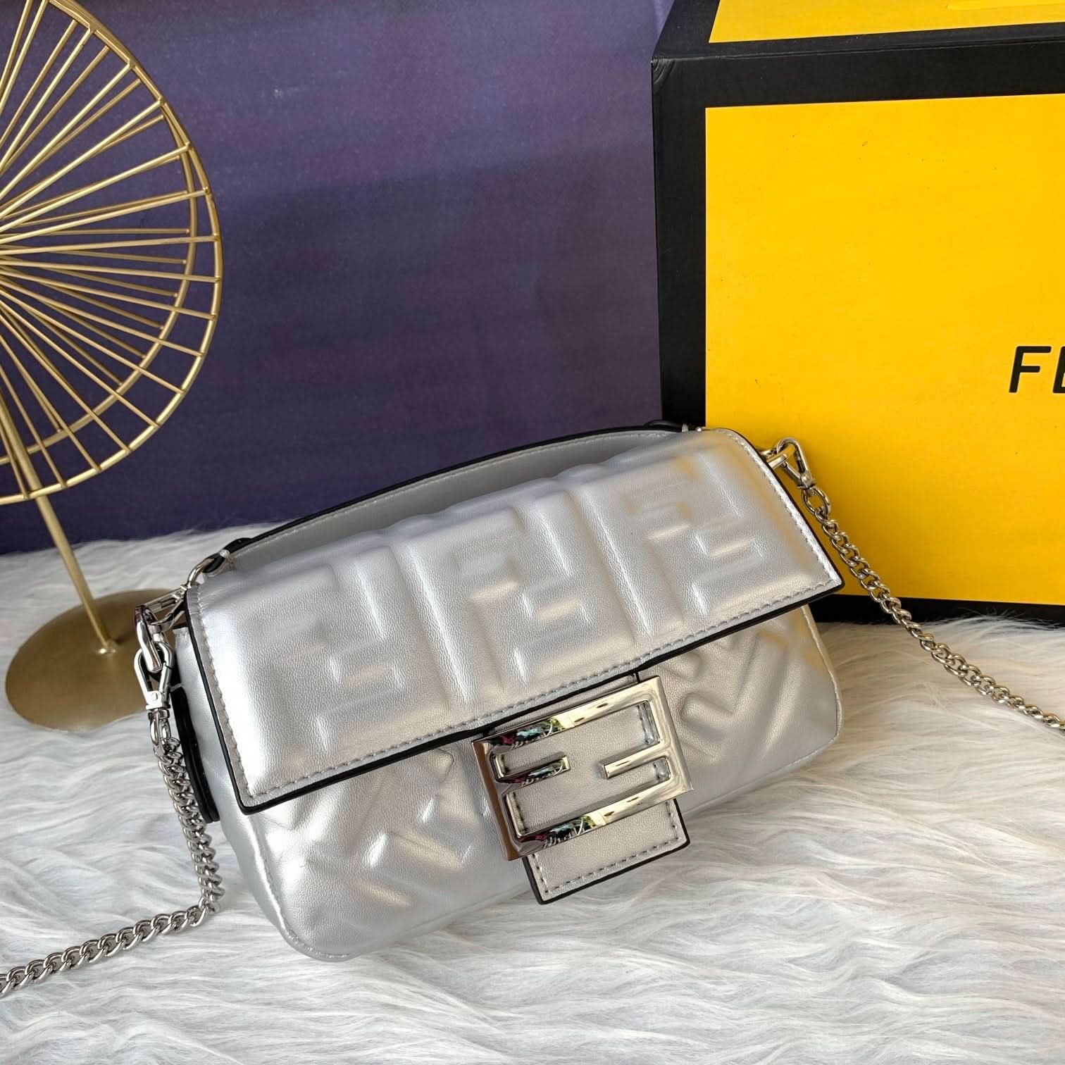 Fendi Baguette Mini Leather Crossbody Bag 19cm - Griserik