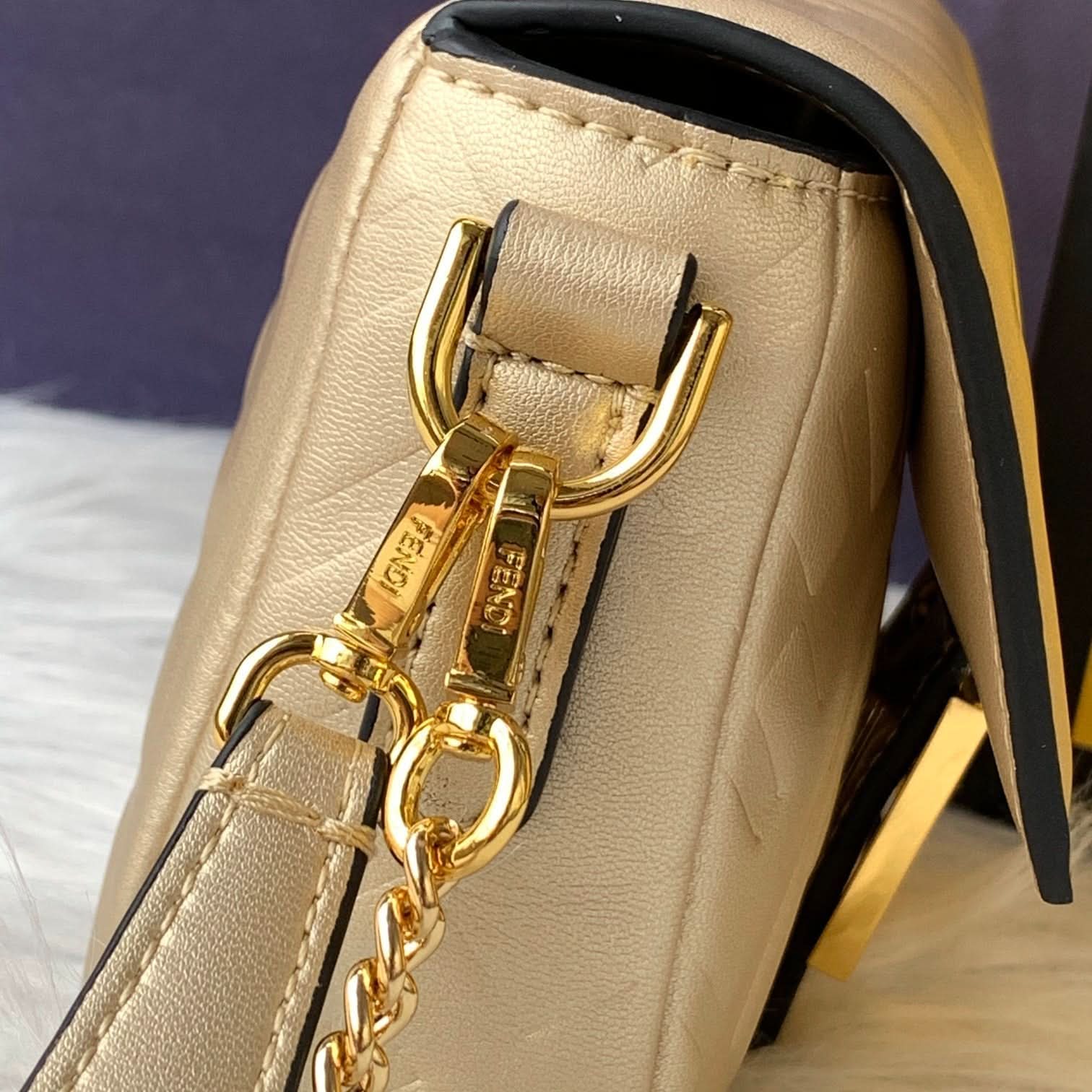 Fendi Baguette Mini Leather Crossbody Bag 19cm - Griserik