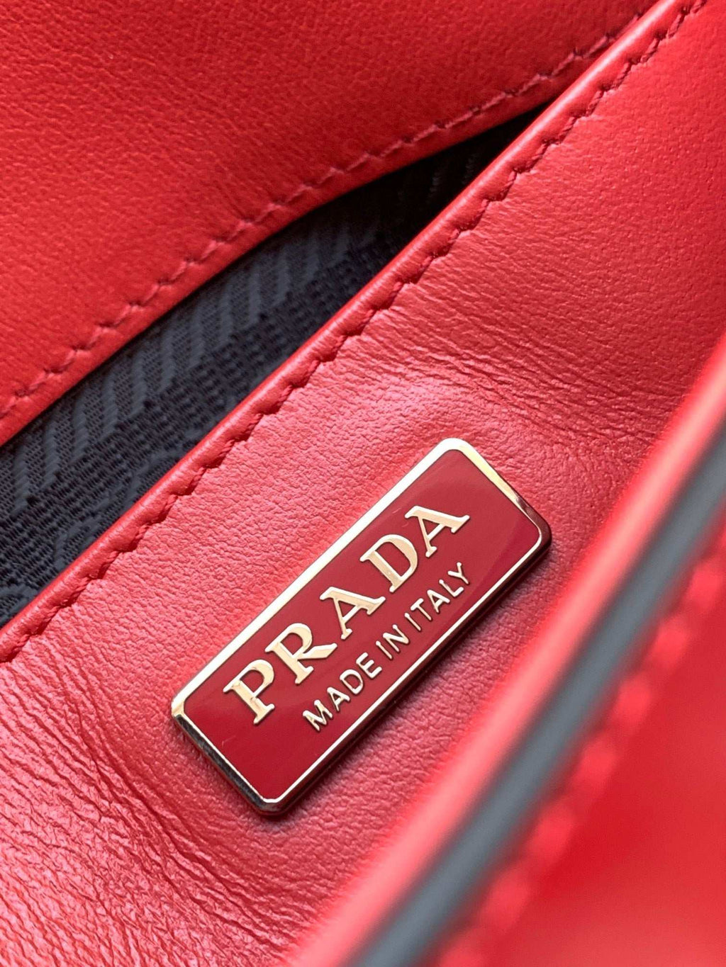 Prada Milano Flap Bag Brushed Leather 23cm - Griserik