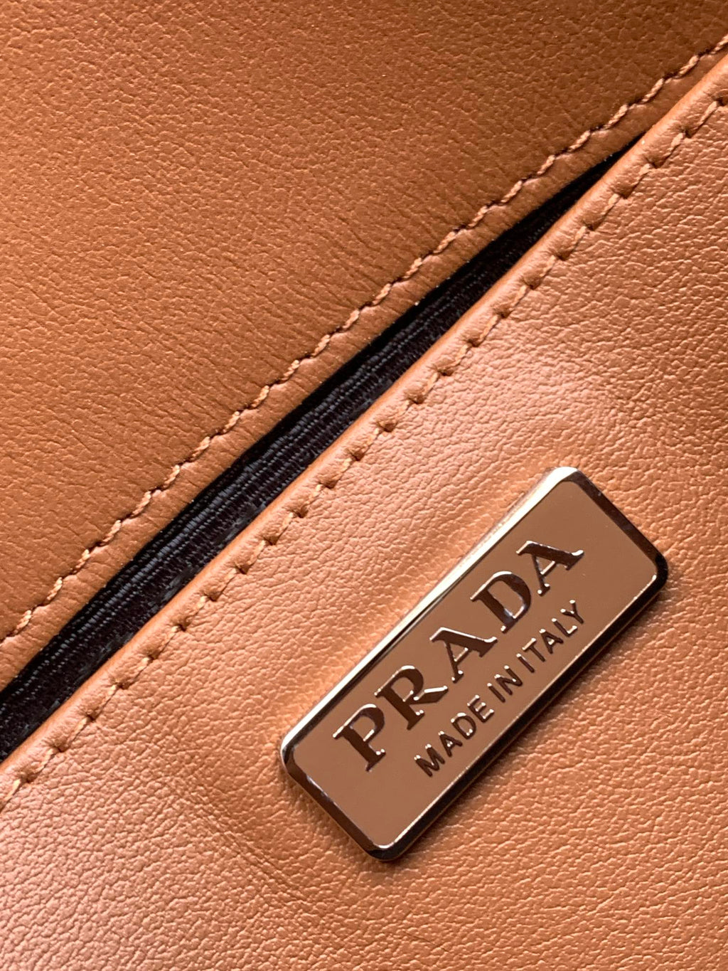 Prada Milano Flap Bag Brushed Leather 23cm - Griserik