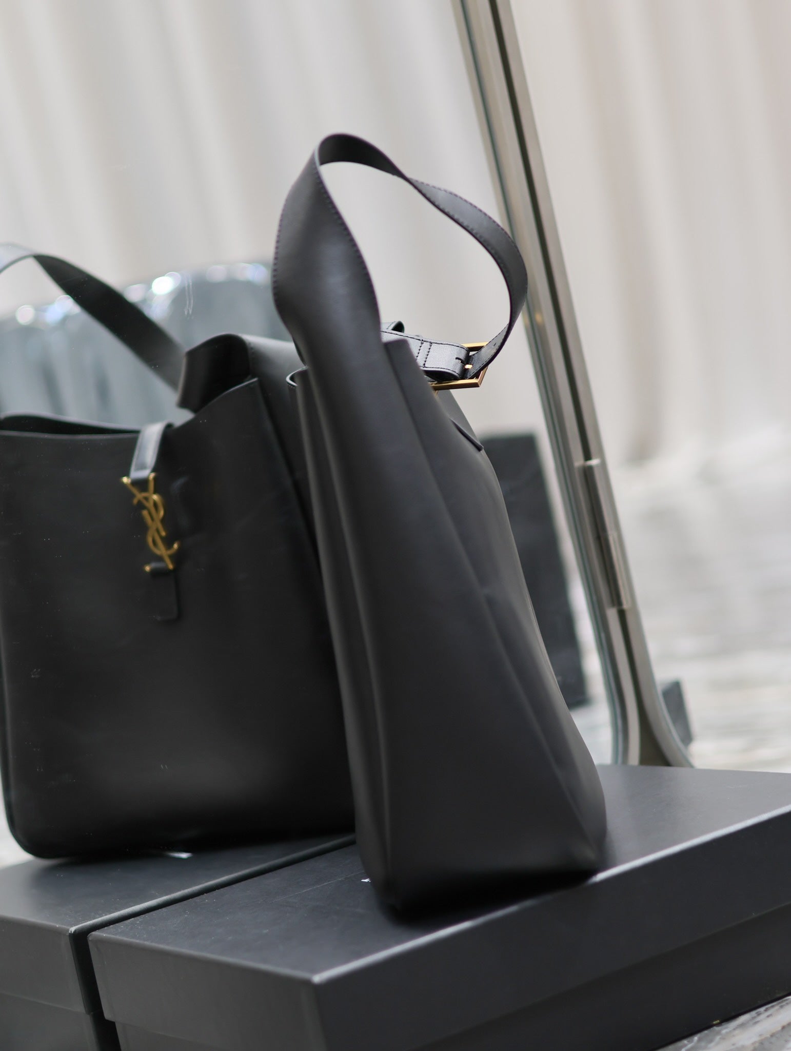 Ysl Saint Laurent LE 5A7 Hobo Bag Vintage Black Leather - Griserik