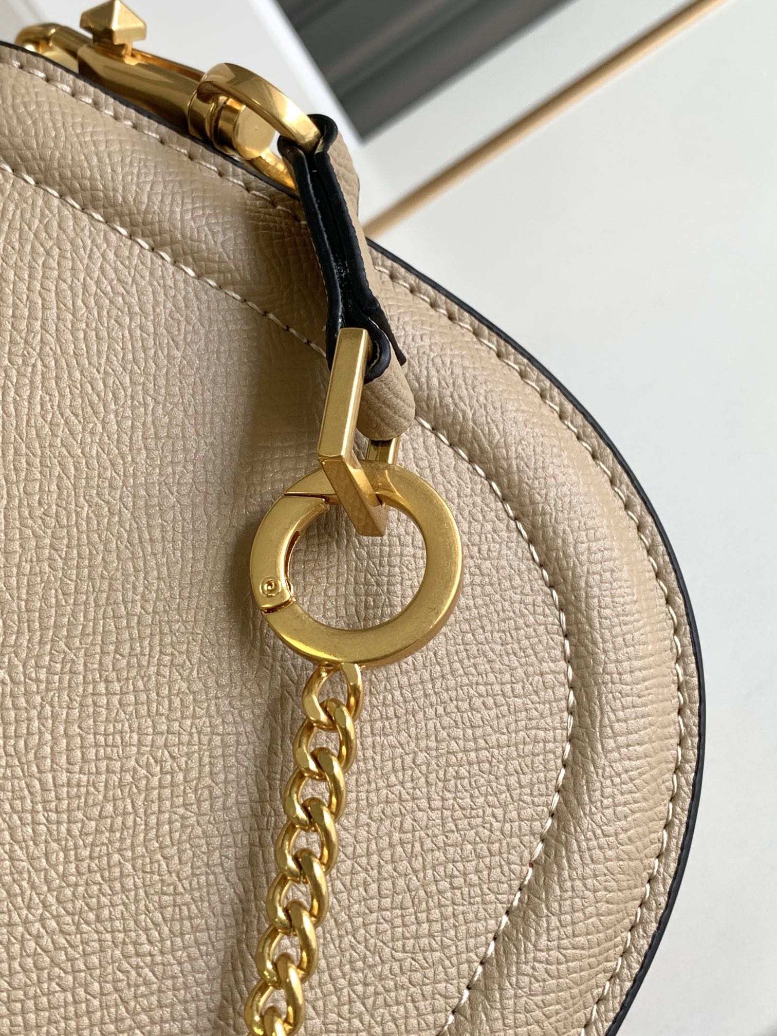 Valentino Garavani VSLING Small Leather Top Handle Bag - Griserik