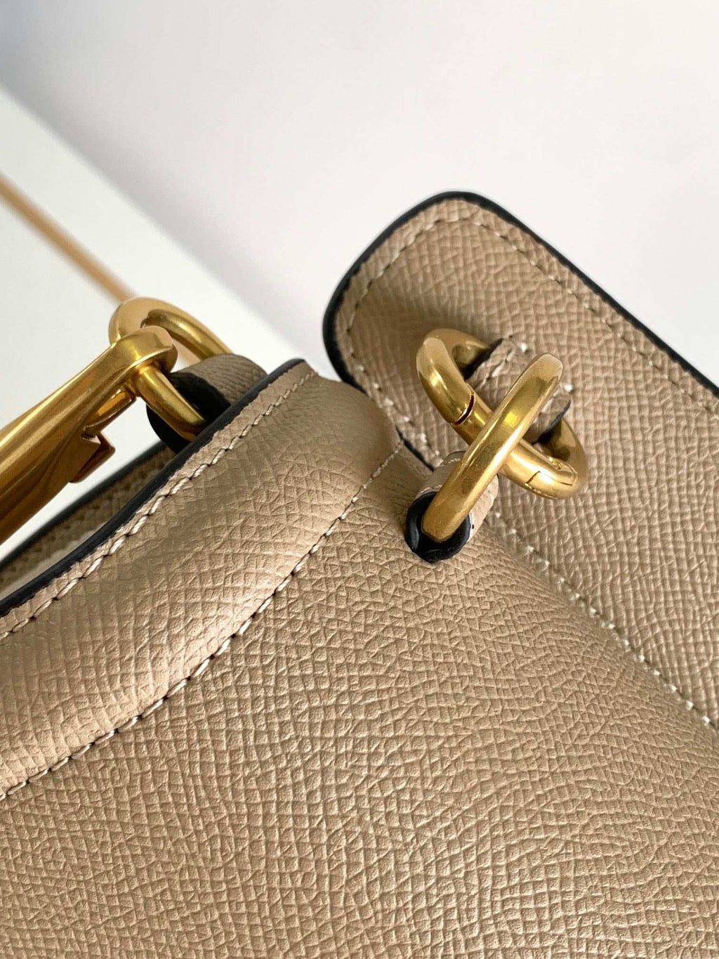 Valentino Garavani VSLING Small Leather Top Handle Bag - Griserik