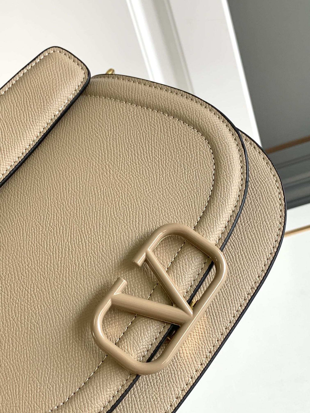 Valentino Garavani VSLING Small Leather Top Handle Bag - Griserik