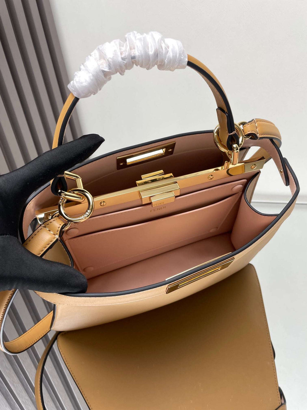 Fendi Peekaboo ISeeU Medium Beige leather bag - Griserik