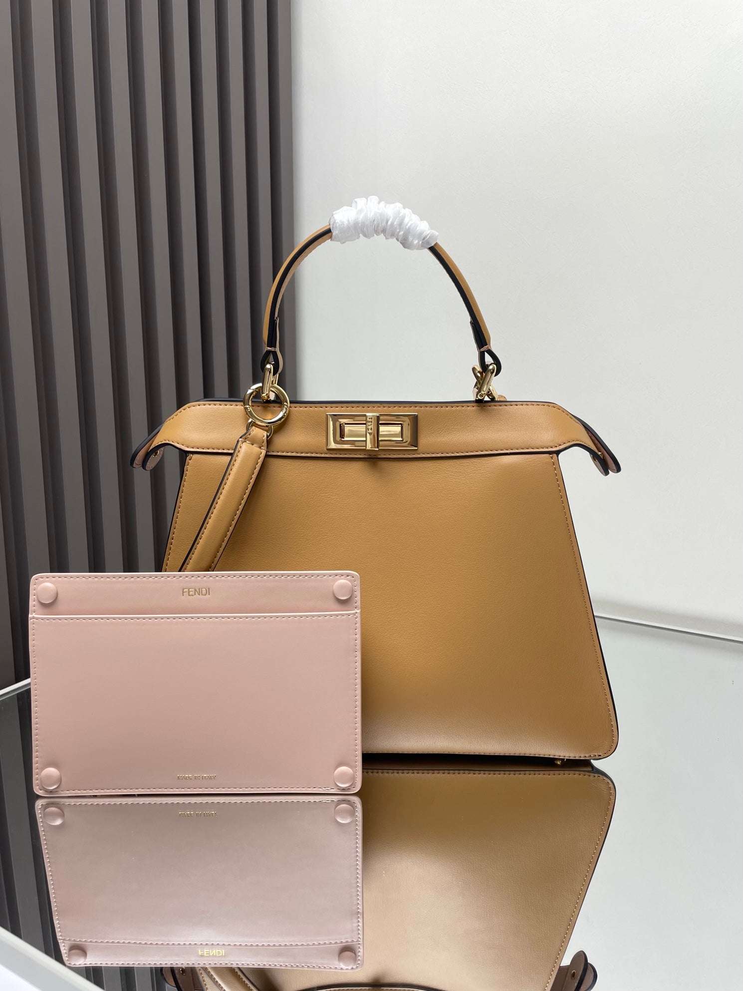 Fendi Peekaboo ISeeU Medium Beige leather bag - Griserik