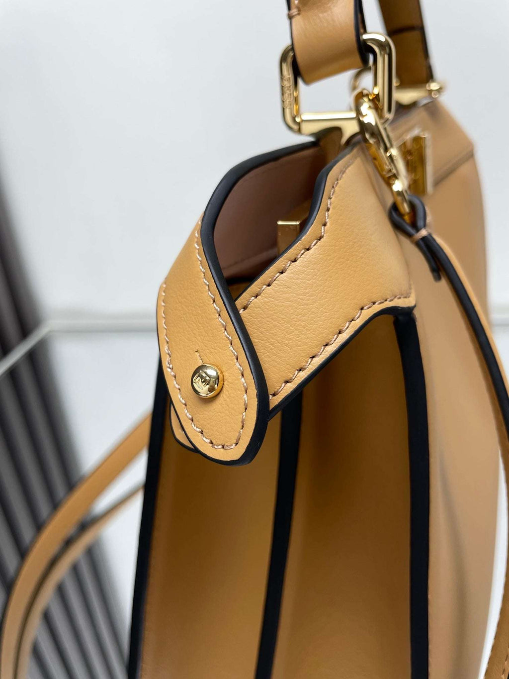 Fendi Peekaboo ISeeU Medium Beige leather bag - Griserik