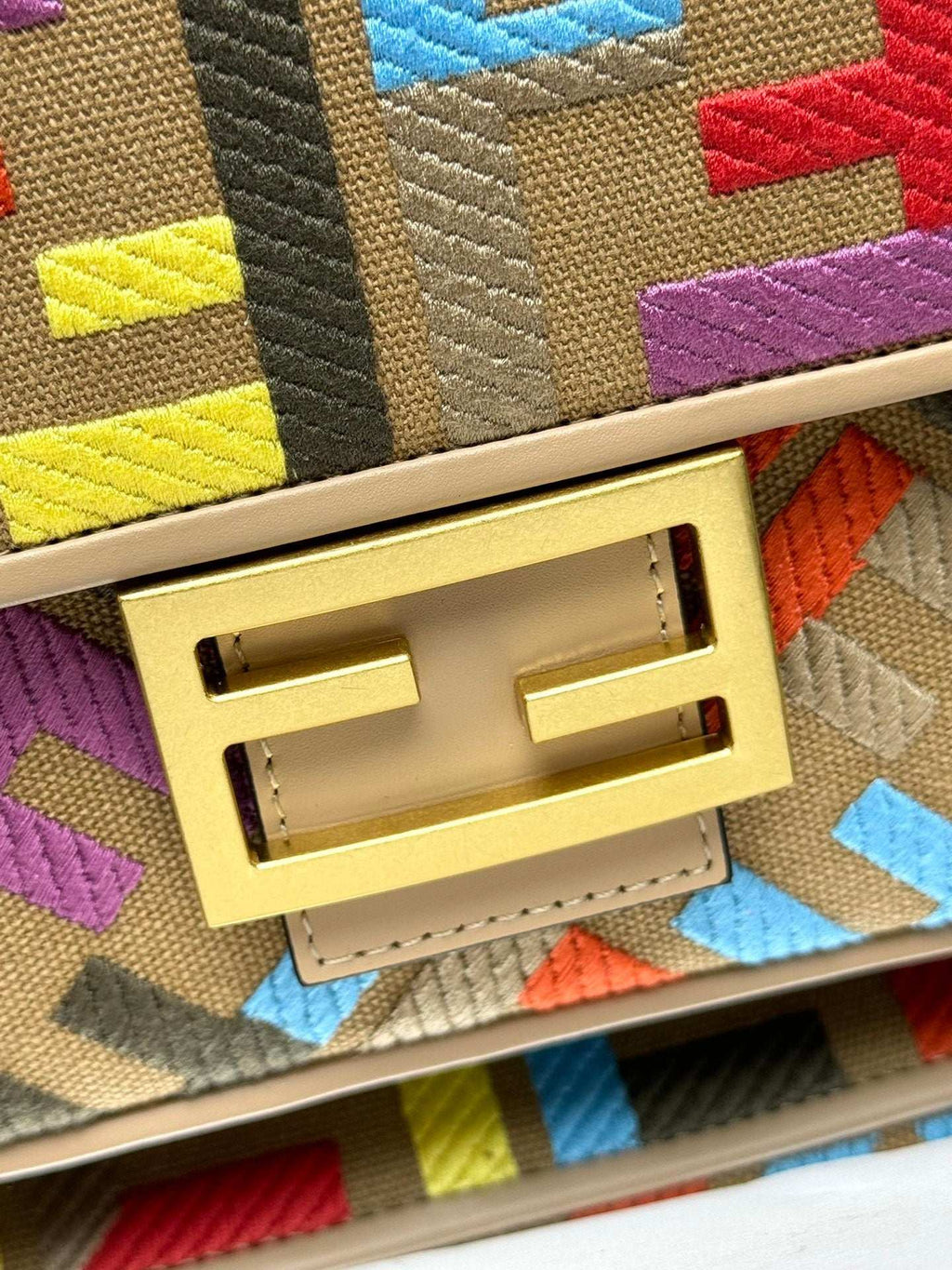 Fendi Baguette Crossbody Canvas Bag - Griserik
