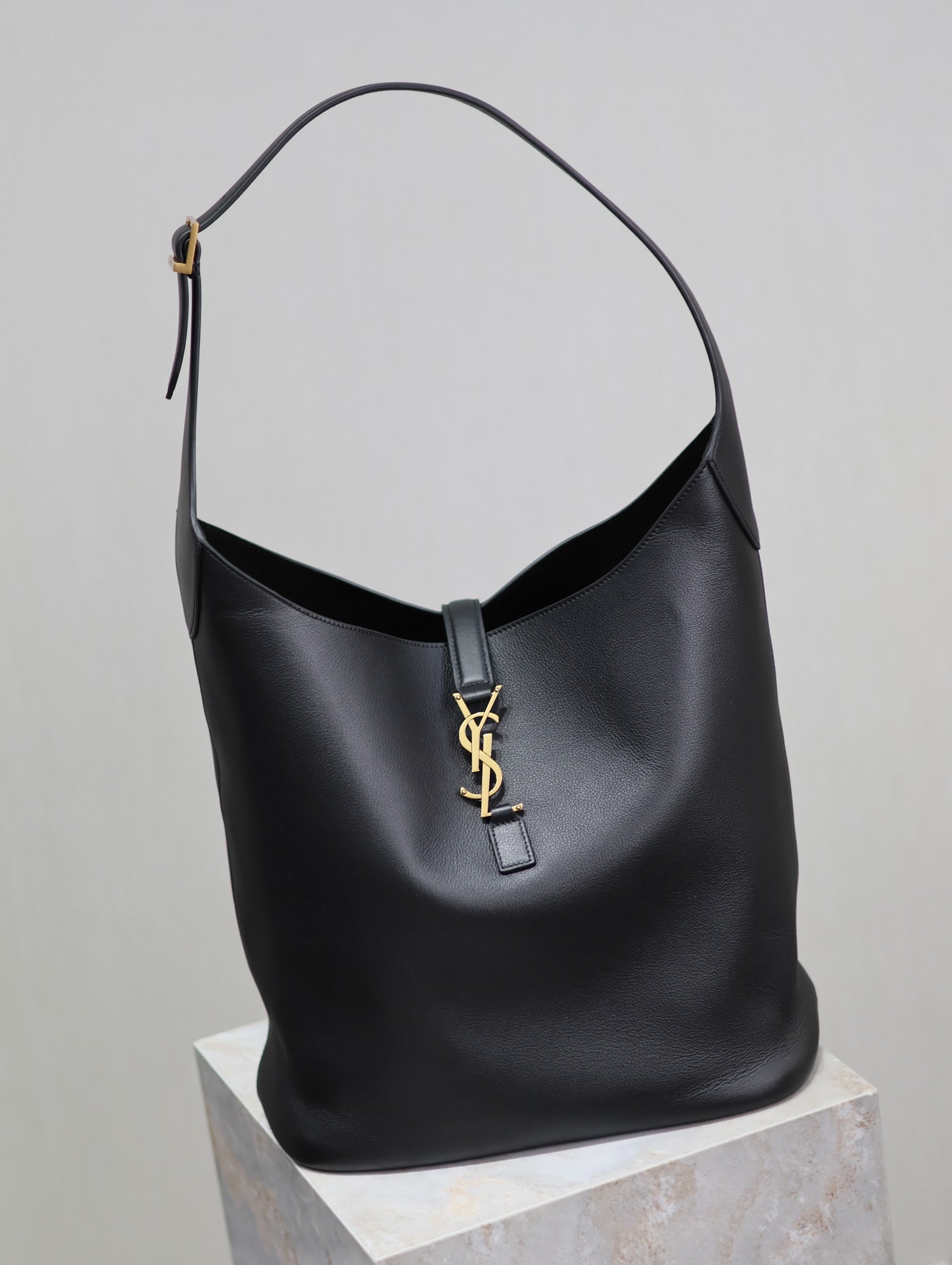 Ysl Saint Laurent LE 5A7 Hobo Bag Vintage Black Leather - Griserik